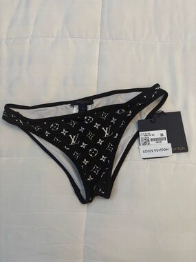 Louis Vuitton Blurry Monogram Bikini
Bottom
NWT Size 36 US 4